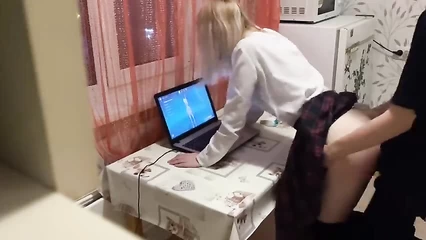 Задирает сестре юбку и ебёт её