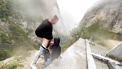 Соснула в горах после дождя