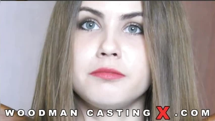 Вудман присел модели анусом на лицо