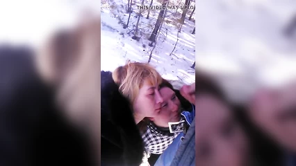 Русской проститутке кончает на лицо  2