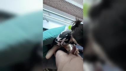 Худая соседка мне отсосала