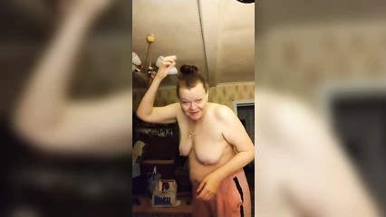 Моя мама, пока сынок скучает