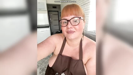 Иришка на кухне