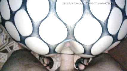 Зрелочку через сетку в обе дырки