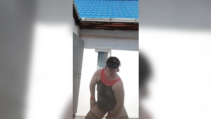 Скучает и очень хочет