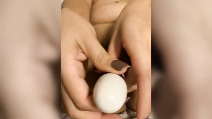 Пышная Юлька ассистирует соседу на стриме