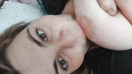 Валя из Ковеля ласкает соски