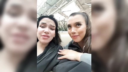 Подружки готовятся заработать токенов