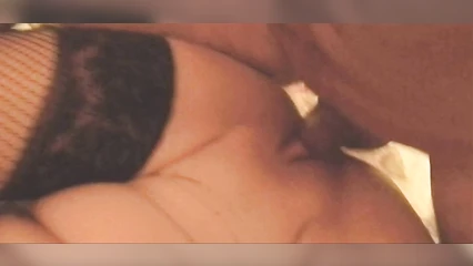 Жена шлюха любит сосать хуй, когда её ебут