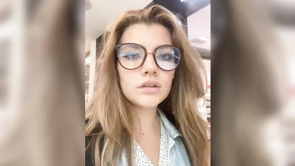 Всю свою красоту показала на вебку