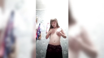 Оля показывает своё молодое красивое тело