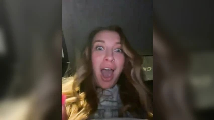 Сучка пошалила в машине такси