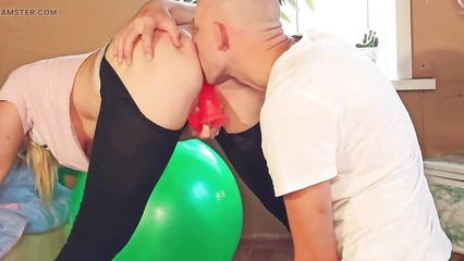 Братик вылизал мои дырочки