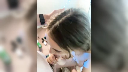 Пососала и ножки раздвинула для подписчиков