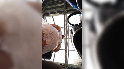 Блондинка в белом