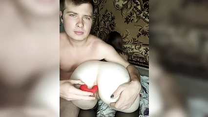 Помог любимой дырку подрочить