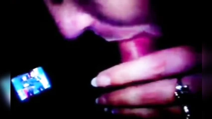 Замужняя Вика сосёт мужу