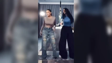 Сиськи в танце