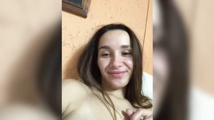 Надрачивает волосатую киску