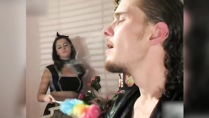 Анальный секс с горничной в чулочках