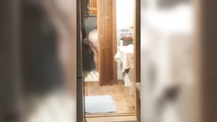 Подглядывание за маминой подругой в душе