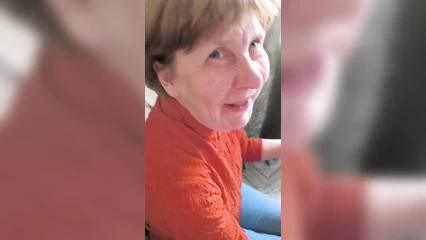 Пожилая закусывает членом