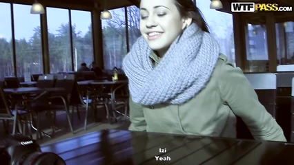 После чая в кафешке два чувака натянули сучку в туалете