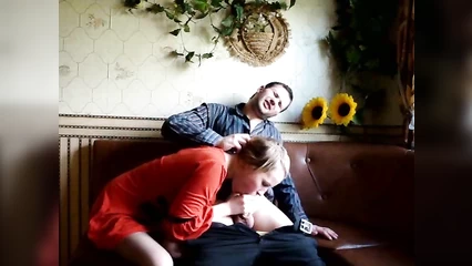 Расплата натурой с похотливым сантехником на кухне