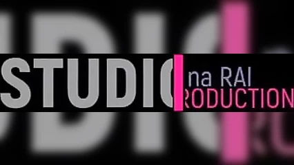 Чувак нагибает брюнеточку раком на кухне