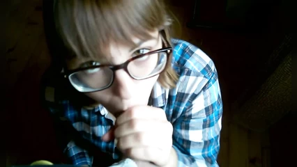 После минета кончил девушке на очки