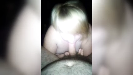 Пышечка нежно посасывает, а я снимаю