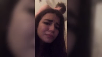 Парень трахает меня в пизду