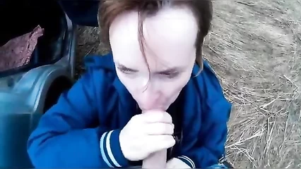 Показала сиськи и сразу сделала минет