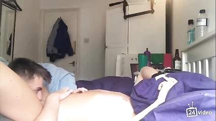 Стащил трусики и зализал киску до оргазма