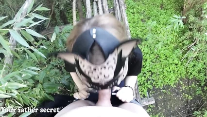 Отсосала другу в кустах в парке