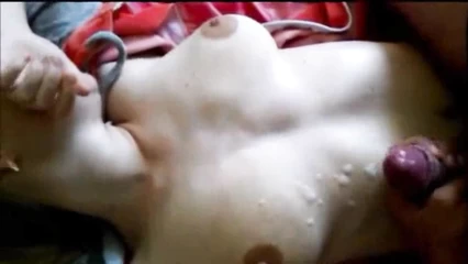 Попросила у мужа салфетку вытереть от спермы оба глаза