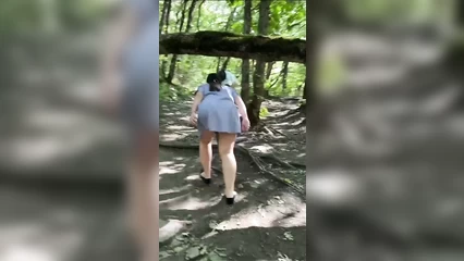 Прогулка без трусиков