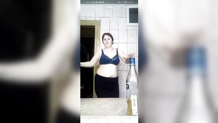 Стриптиз зрелой рыжей мамки