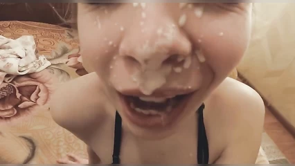 Кончает и кончает на лицо без остановки