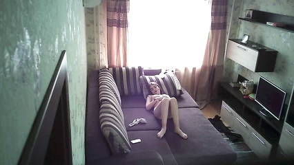 Дрочит перед зеркалом